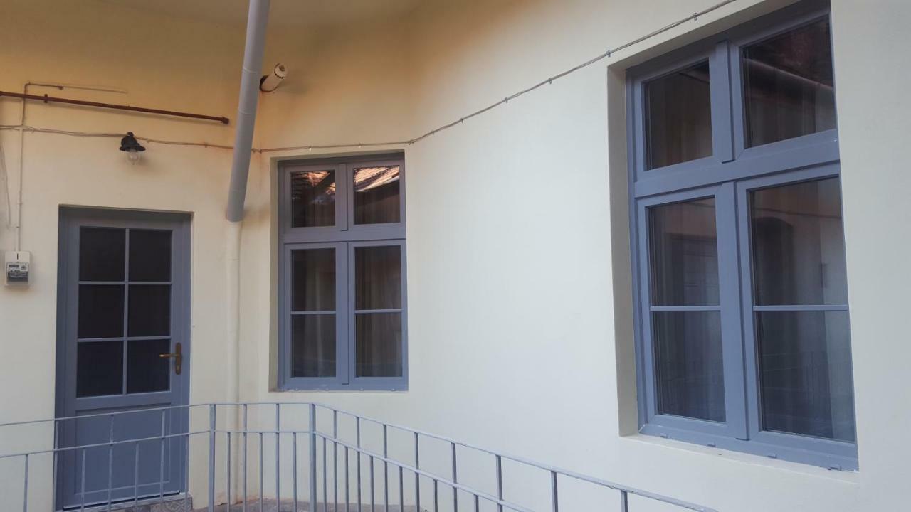 Chic Apartment In Historical City Center Timişoara Exterior foto